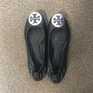 Classic, stylish Tory Burch Reva flats!! Black